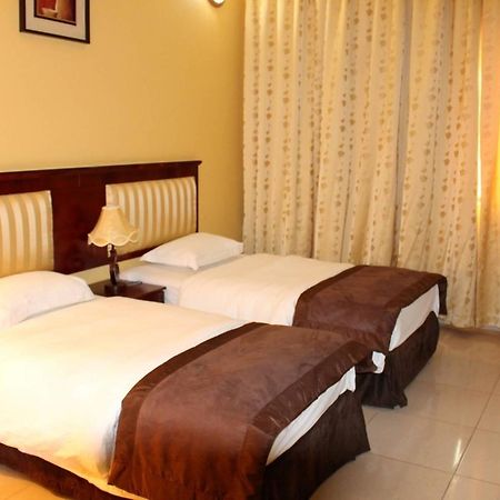 אל בוראיימי Aryana Hotel מראה חיצוני תמונה