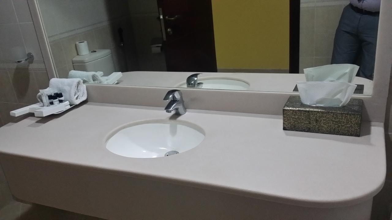 אל בוראיימי Aryana Hotel מראה חיצוני תמונה